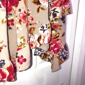 V-neck sleeveless dress